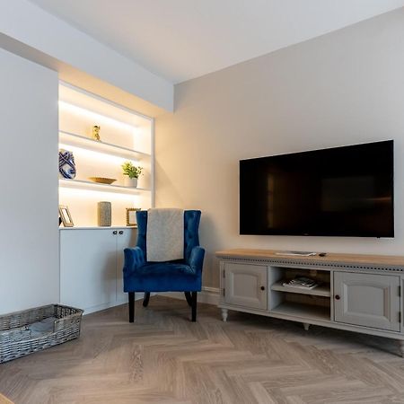 Brand New Riverside Apartment Крайстчърч Екстериор снимка
