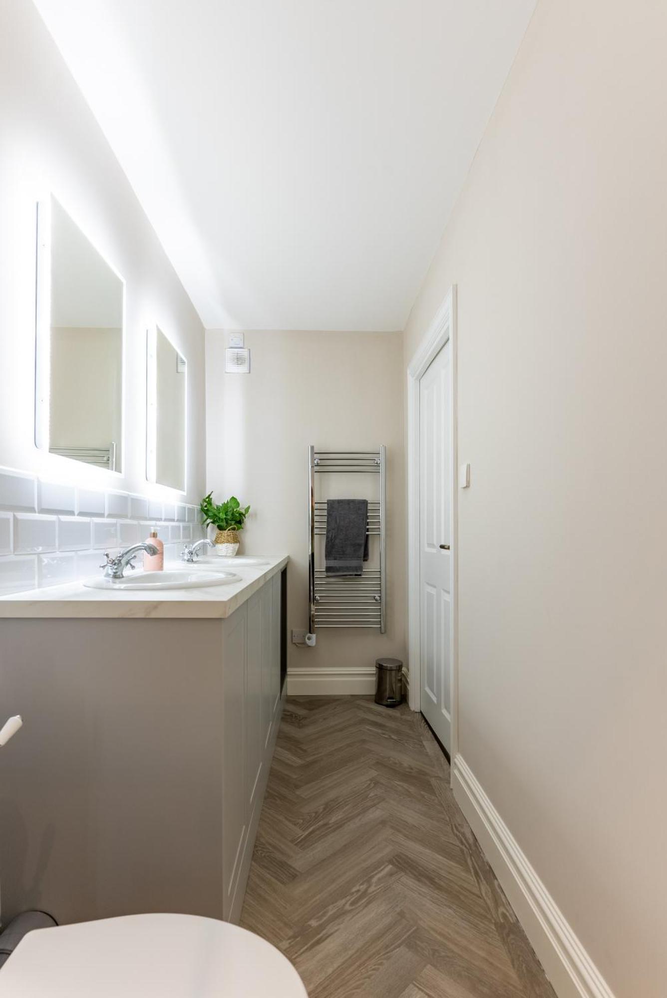 Brand New Riverside Apartment Крайстчърч Екстериор снимка